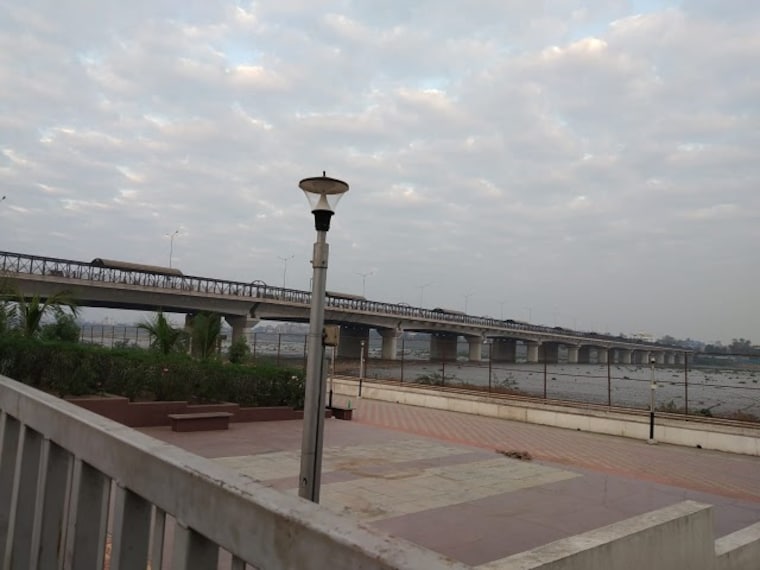 Take a Stroll along the Tapti Riverfront-1